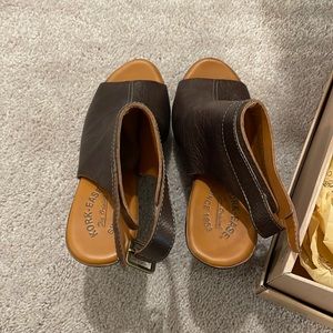 Kirk-ease Taupe wedges